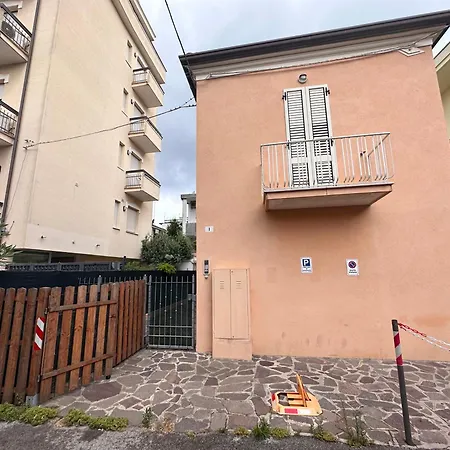 Beach 200 Mt Dal Mare - Il Lupo Affitta Aparthotel 3*